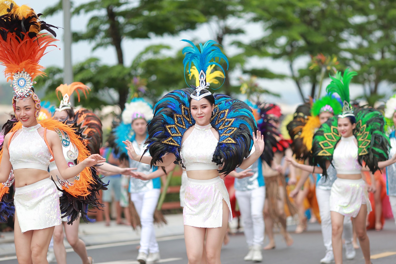 Vũ điệu đường phố nóng bỏng khuấy động Carnaval Hạ Long 2019